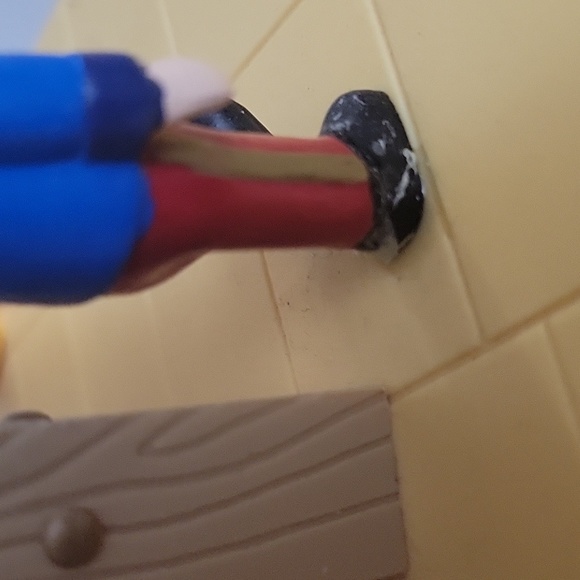 RARE! HARD TO FIND 1994 MR CHRISTMAS SANTA AT HIS WORK BENCH - Picture 7 of 17